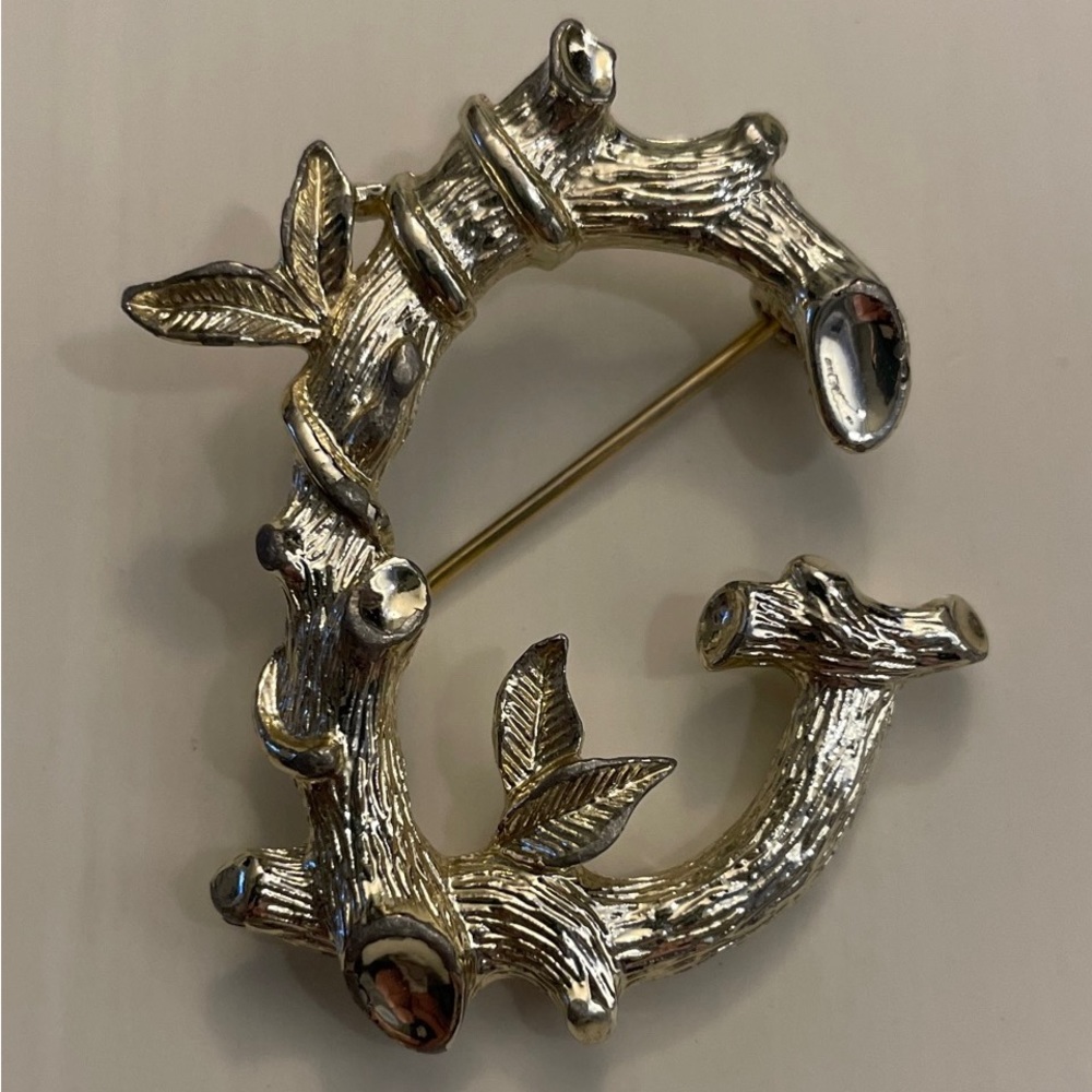 Vintage Sarah Coventry Letter G Branch Leaf Gold Tone Brooch 1 1/2”